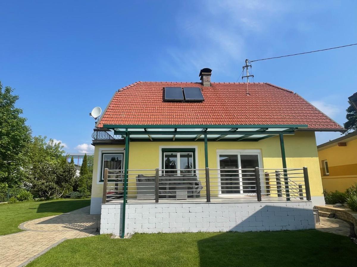 Apartment Schlossbergblick Griffen Exteriör bild